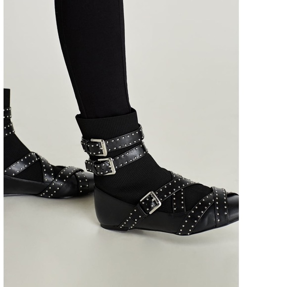 NWT ZARA Black Ankle Boots WORN BY GIGI HADID! - Picture 2 of 8